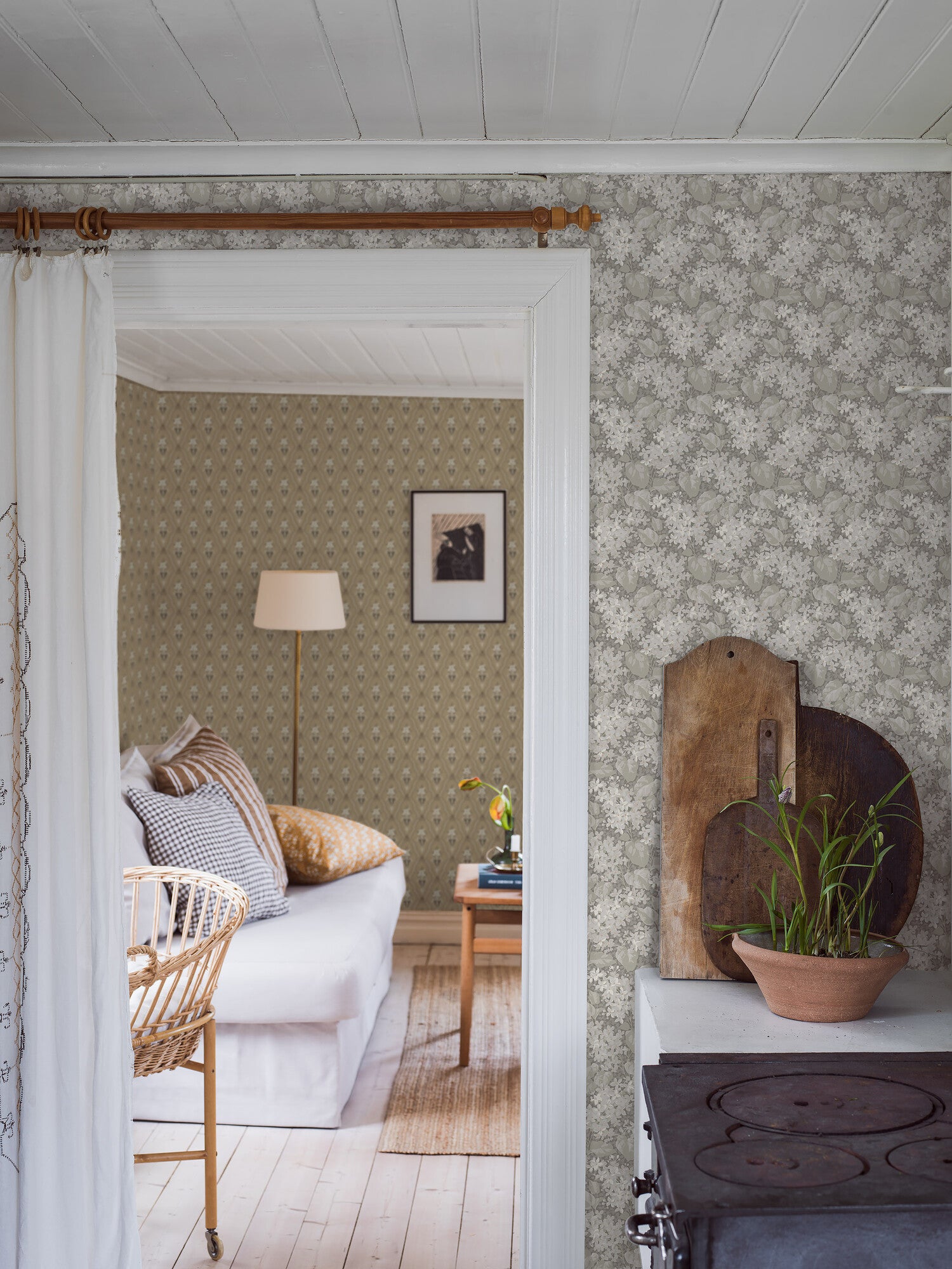 Aratorp, beige tapet