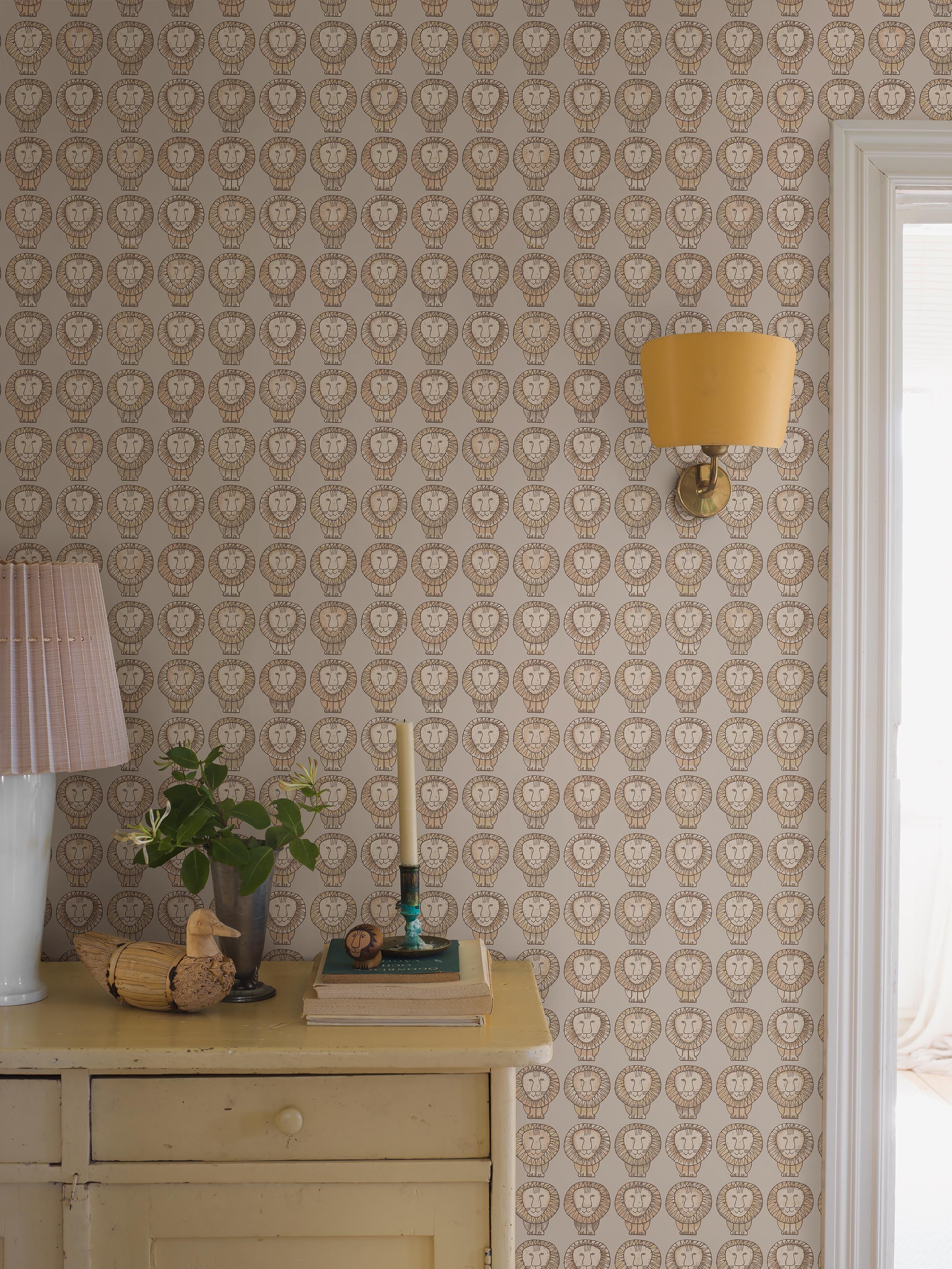 Lisa Larson Lejon, beige